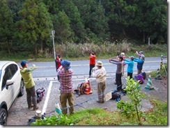 01登山口駐車場でストレッチ