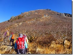 3-11山頂への上り、岩場です