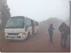 1-25倉岳山頂駐車場に着きました