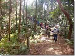 2-26キャンプ場を過ぎて蕗岳を目指します