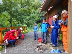 5-01畑薙へ下ります、横窪沢小屋は休館でした