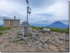 07ニセコアンヌプリ山頂、向こうに見えるは羊蹄山