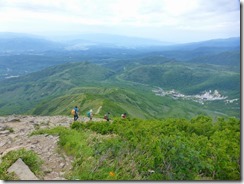 09下山です。下に見えるは五色温泉