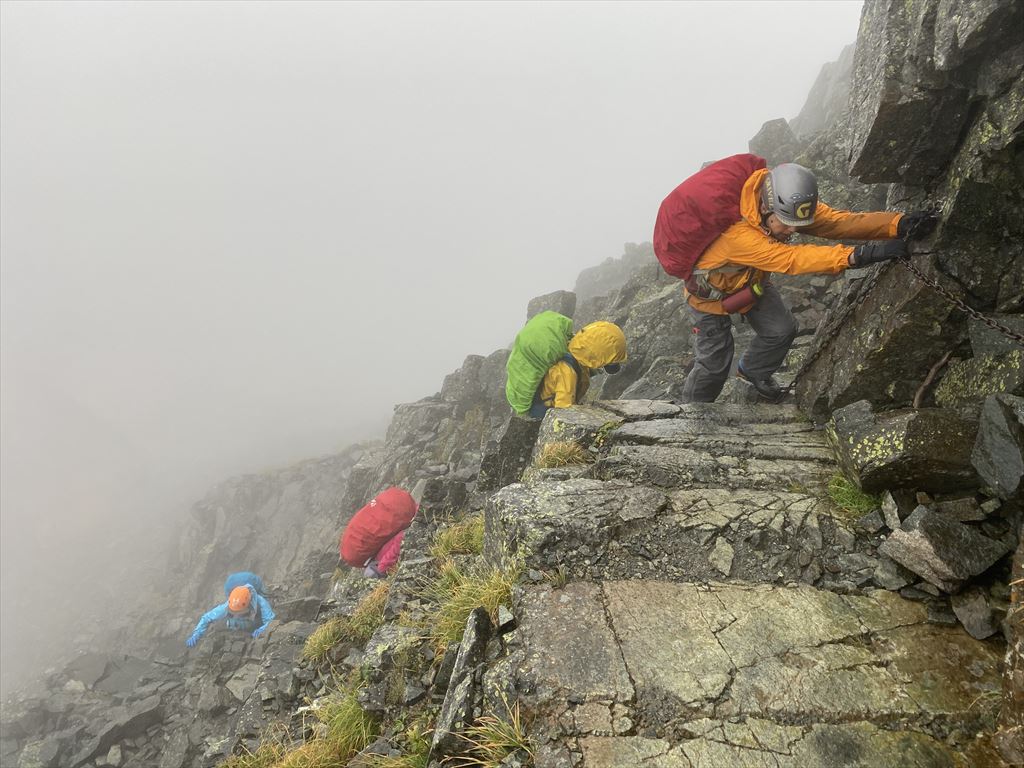 涸沢岳 奥穂高岳 吊尾根 前穂高岳 岳沢縦走 山のサロン 山旅の企画 サンサン山倶楽部 涸沢岳 奥穂高岳 吊尾根 前穂高岳 岳沢縦走 山のサロン 山旅の企画 サンサン山倶楽部